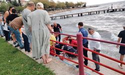 Arkadaşıyla tartışıp denize atlayan kadın boğulma tehlikesi geçirdi