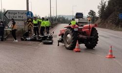 Motosiklet ile traktör çarpıştı: 2 yaralı