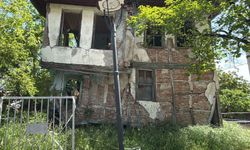 Tehlike oluşturan 2 metruk bina daha yıkıldı