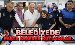 Belediyede pasta keserek kutladılar