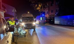 Motosiklet kaldırıma çarptı: 2 yaralı