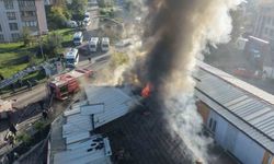 Çatısı yanan kıraathane kullanılmaz hale geldi