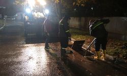 Çayırova'da sağanağa karşı ekipler gece boyunca çalıştı