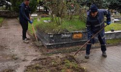 Mezarlıklarda bakım ve temizlik çalışmaları sürüyor