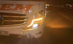 Otomobil önce bariyerlere, sonra otobüse çarptı: 2 yaralı