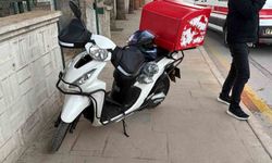 Otomobille çarpışan motosikletin sürücüsü yaralandı