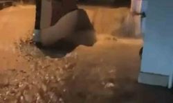 Sağanak etkisini sürdürüyor: Cadde ve sokaklar göle döndü