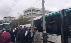 Tramvayın çarptığı 2 kadından biri ağır yaralandı