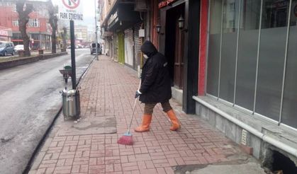 Cadde ve sokaklar temizlikçilere kaldı