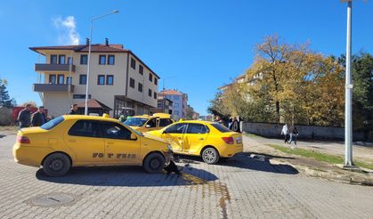 Trafik kazaları güvenlik kameralarına yansıdı