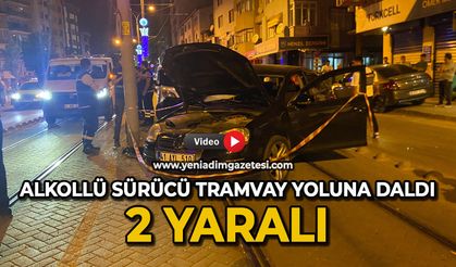 Alkollü sürücü tramvay yoluna daldı: 2 yaralı