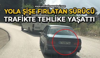 Yola şişe fırlatan sürücü trafikte tehlike yaşattı