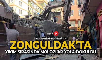 Zonguldak’ta yıkım sırasında molozlar yola döküldü
