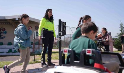 Öğrenciler trafik kurallarını yaşayarak öğreniyor