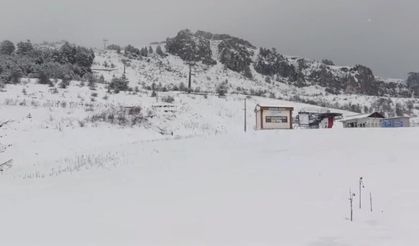 Kayak Merkezi nisan ayında beyaz örtüyle kaplandı