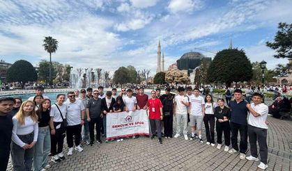 Düzceli gençler Haliç’te kürek çekti