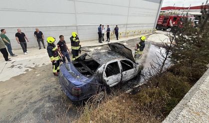 15 gün önce aldığı otomobil, park halindeyken küle döndü