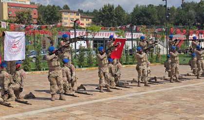 Karabük'te 30 Ağustos coşkusu: Komandoların gösterisi nefes kesti