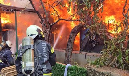 Ev alevlere teslim oldu, mahsur kalan engelli kadını itfaiye kurtardı