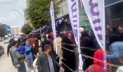 İndirim izdihamı trafiği aksattı