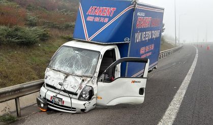 Kamyonet, otomobil ve otobüs çarpıştı: 2 yaralı