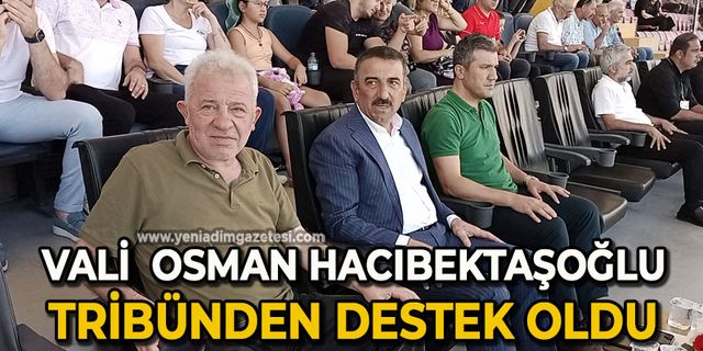 Vali  Osman Hacıbektaşoğlu tribünden destek oldu