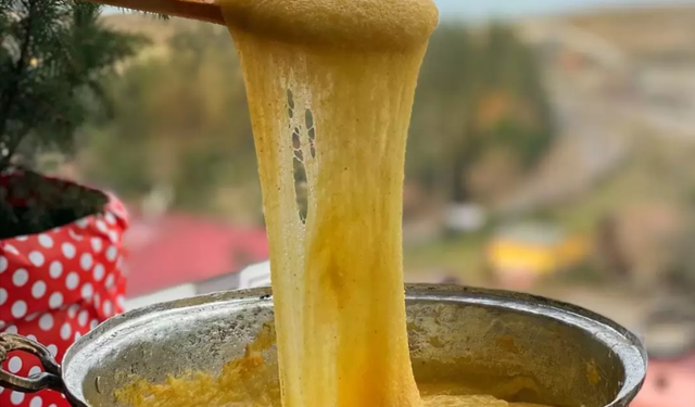Karadeniz'in Lezzetli Yemeği: Altın Sarısı Kuymak Tarifi!
