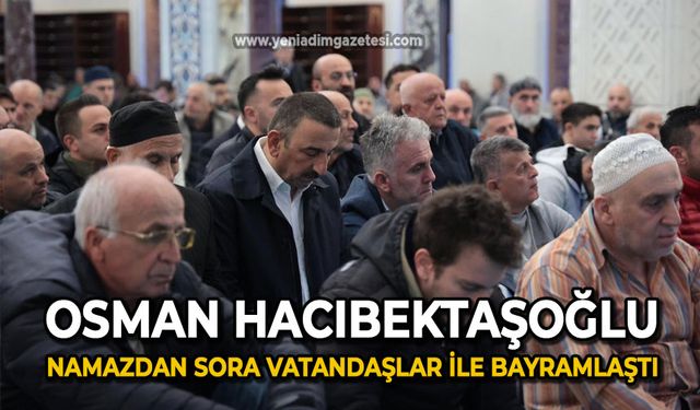 Vali Hacıbektaşoğlu bayram namazı sonrası vatandaşlarla bayramlaştı