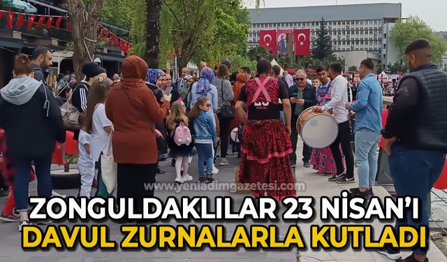 Zonguldaklılar 23 Nisan'ı sahilde davul ve zurnalarla karşıladı