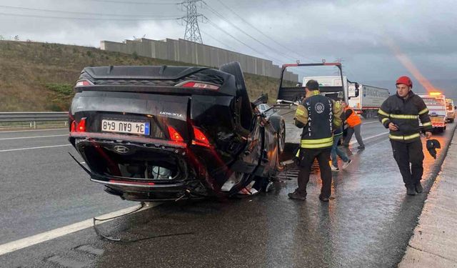 Takla atan otomobil sürüklendi: 4 yaralı