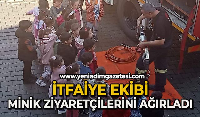 İtfaiye ekibi minik ziyaretçilerini ağırladı