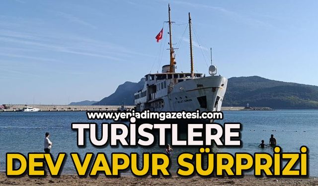 Plaja gelen yerli ve yabancı turistlere dev vapur sürprizi