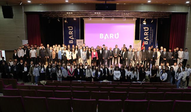 BARÜ’de düzenlenen kongrede büro yönetiminde güncel yaklaşımlar ele alındı