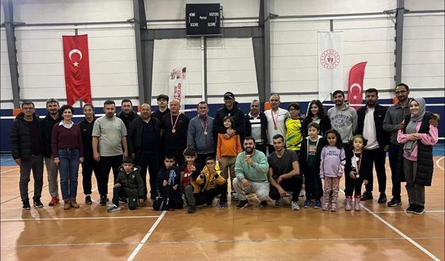 Çaycuma’da Badminton turnuvası düzenlendi