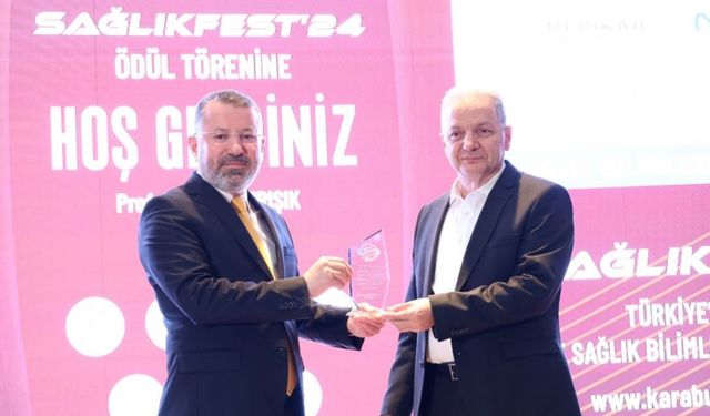 Sağlık Bilimleri Festivaline destek veren Medikar Hastanesi’ne plaket