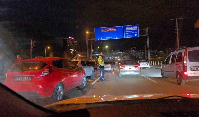 5 araçlı zincirleme trafik kazası: 3 yaralı