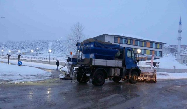 Düzce’de MSÜ sınavı öncesi yollar kardan temizlendi