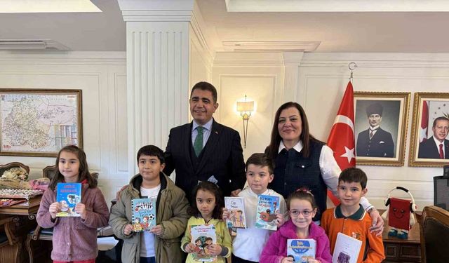 Kitabını okuyan valiliğe koştu