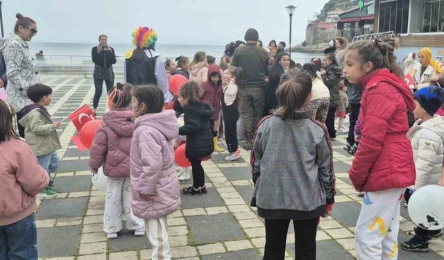 Amasra’da çocuklar 23 Nisan’da gönüllerince eğlendi