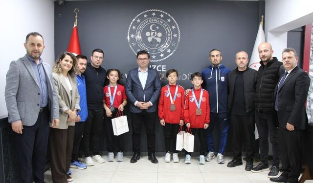 Başarılı sporcular ödüllendirildi
