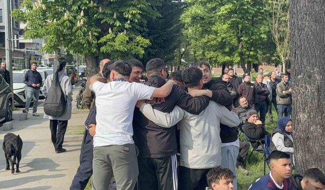 Play-off maçı dev ekranda izlendi