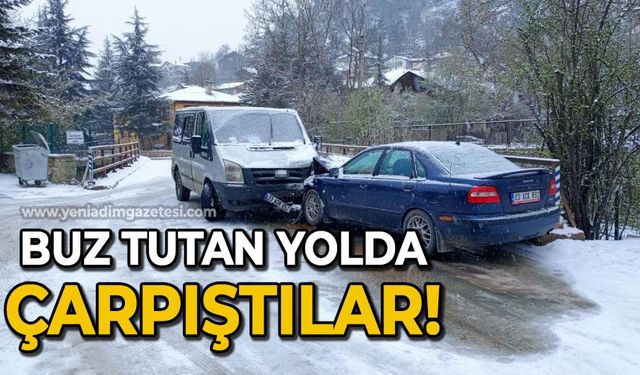Buz tutan yolda kafa kafaya çarpıştılar