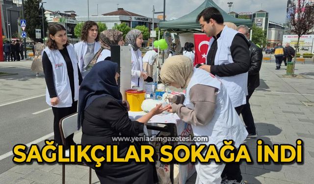 Sağlıkçılar sokağa indi