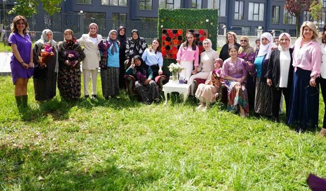 Alzheimer Merkezindeki anneler unutulmadı