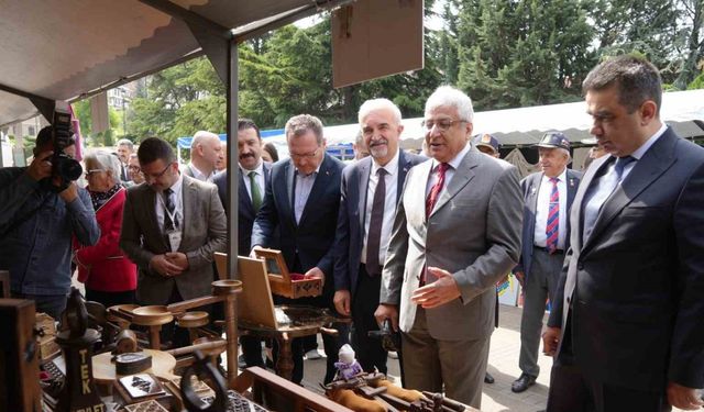 Kursiyerlerin eserleri ve el emeği ürünleri beğeniye sunuldu