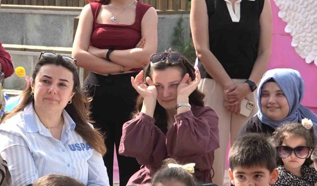 Miniklerden duygusal Anneler Günü kutlaması