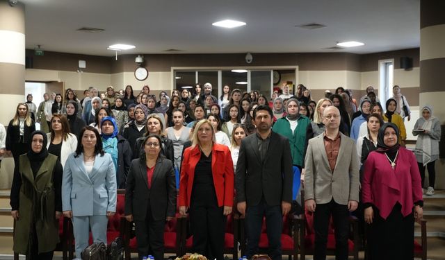 KBÜ'de Batı Karadeniz Ebeler Haftası sempozyumu düzenlendi