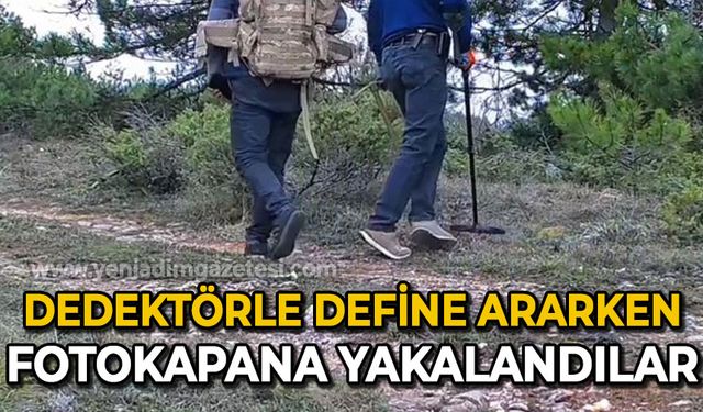 Dedektörle define arayan 2 kişi fotokapana yansıdı