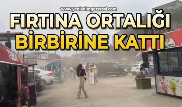Turistik ilçede fırtına tozu dumana kattı