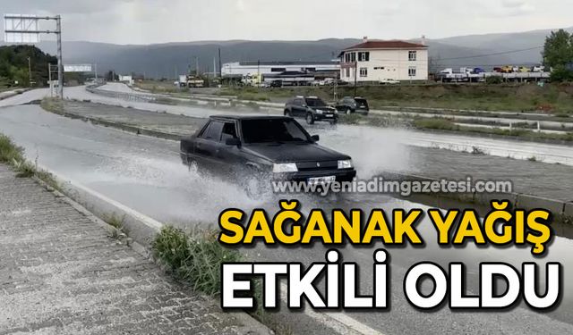Sağanak yağış etkili oldu: Sürücüler zor anlar yaşadı